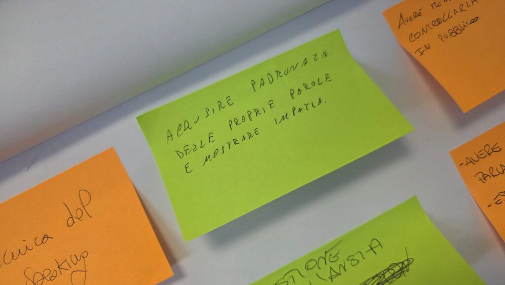 Post-it di un partecipante: acquisire padronanza delle proprie parole e mostrare empatia